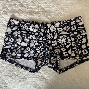 Fleo black and white floral low rise contour shorts